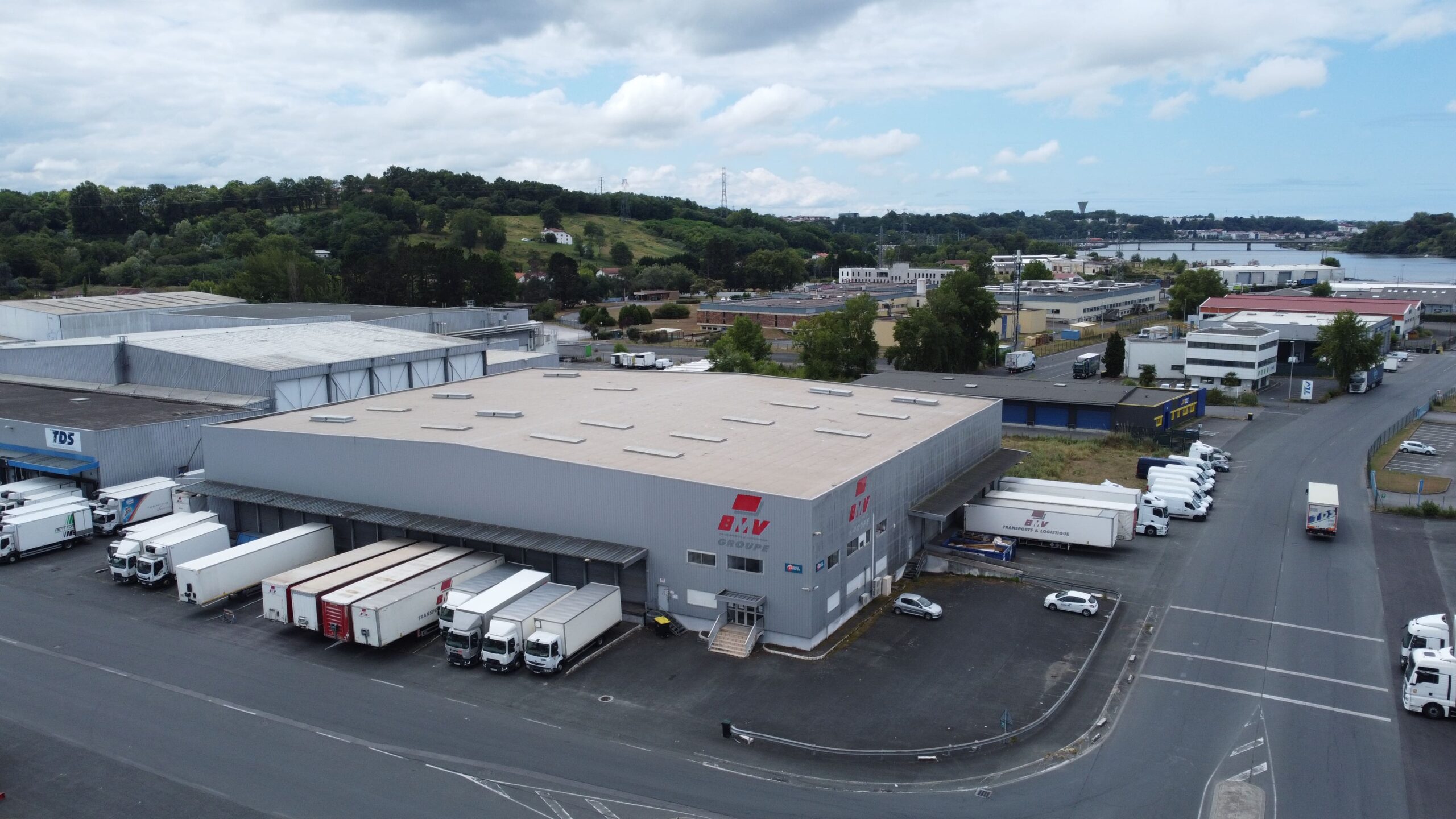 https://www.groupebmv.com/wp-content/uploads/2019/12/BMV-BAYONNE_Logistique1-scaled.jpg