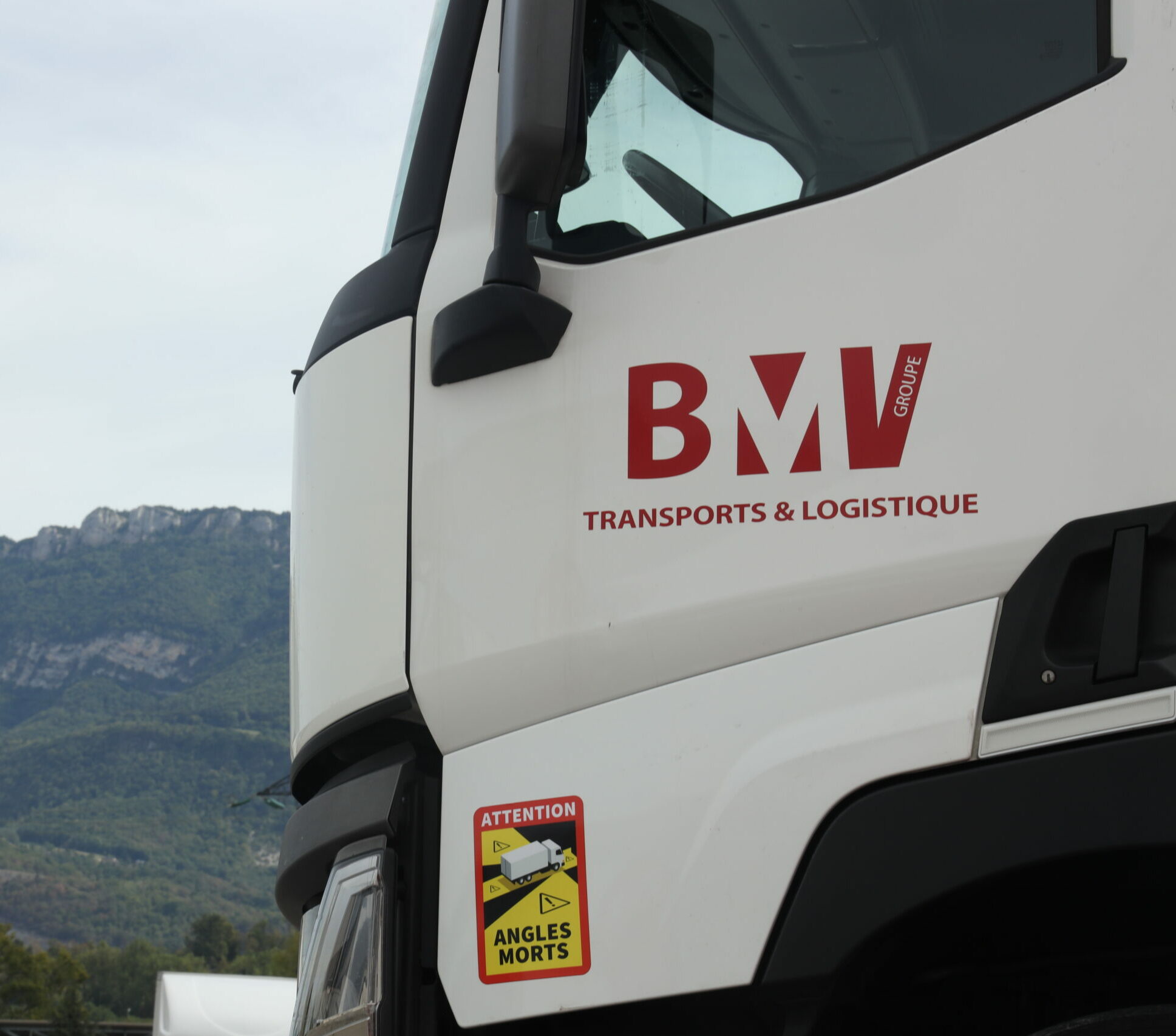 https://www.groupebmv.com/wp-content/uploads/2024/11/BMV_camion_montagne-scaled-e1732293727391.jpg