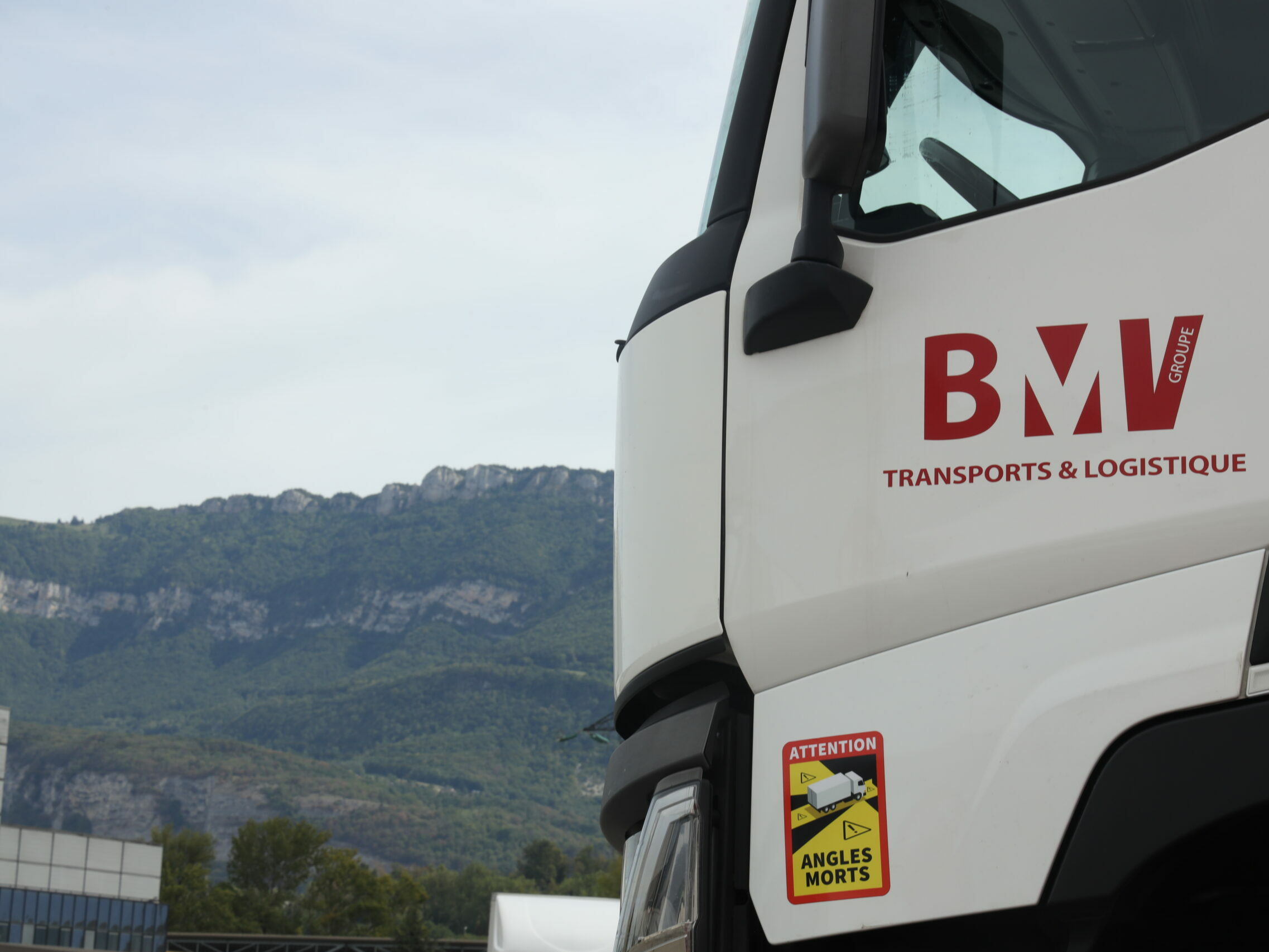 https://www.groupebmv.com/wp-content/uploads/2024/11/BMV_camion_montagne-scaled-e1732293886853.jpg