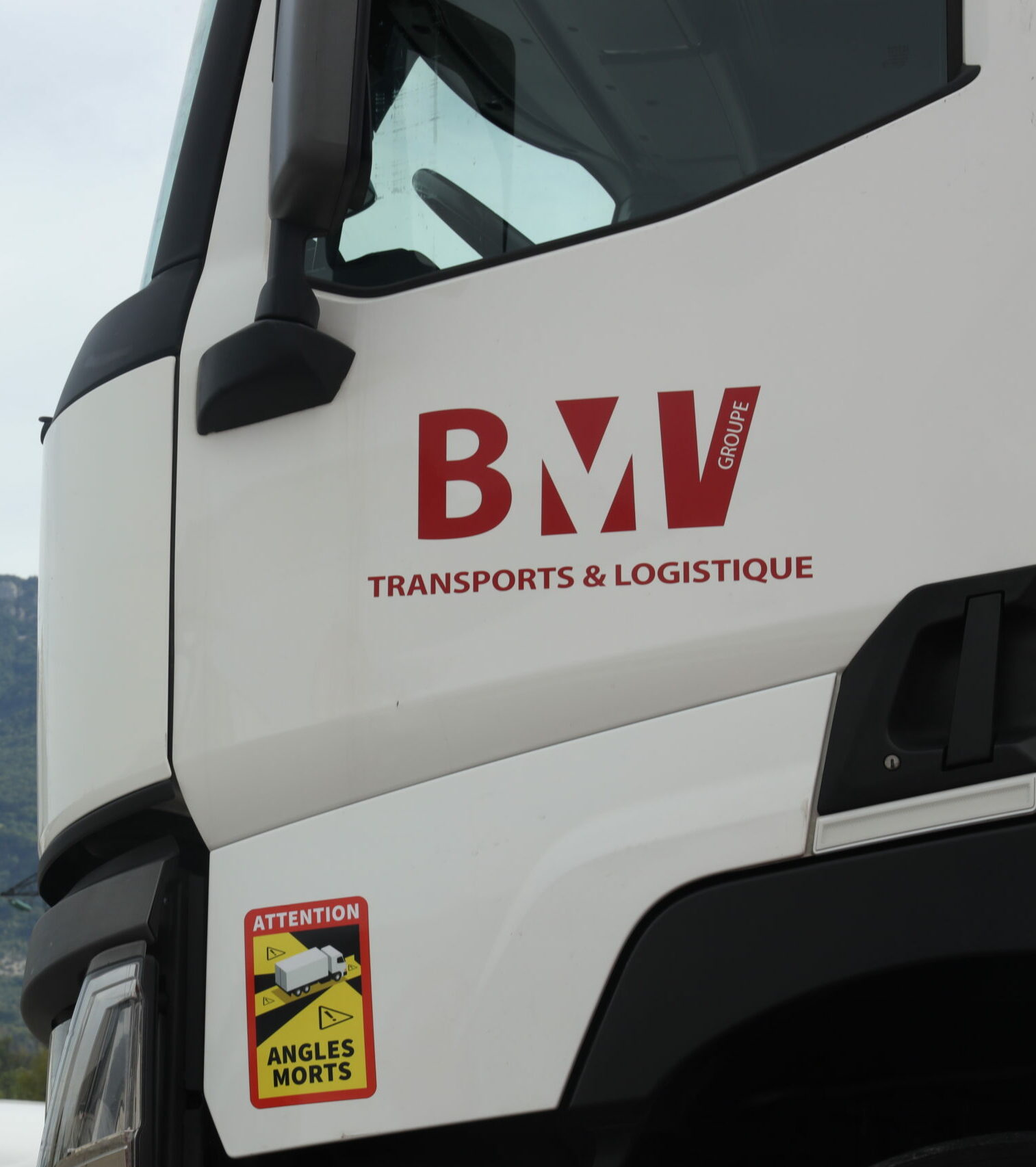 https://www.groupebmv.com/wp-content/uploads/2024/11/BMV_camion_montagne-scaled-e1732293963664.jpg